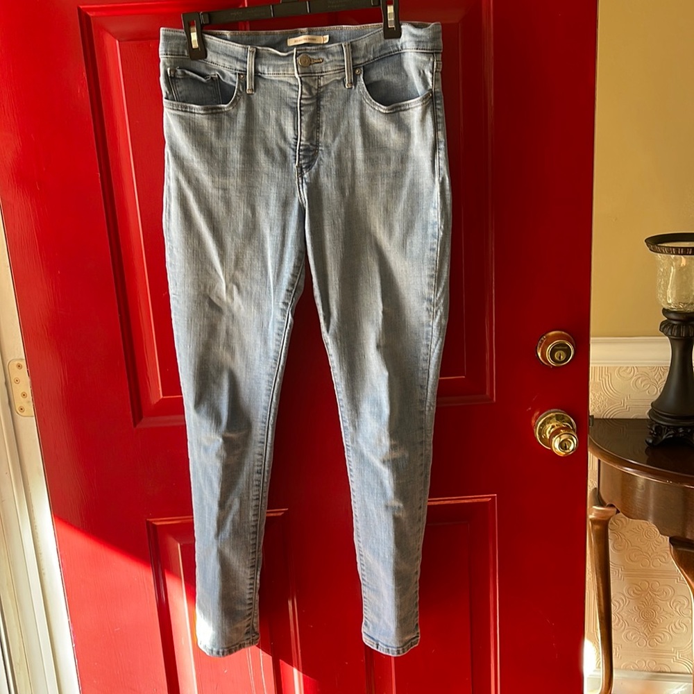 Levi’s ladies 311 shaping skinny sz 31